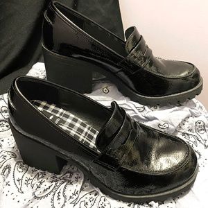 Patent leather loafer